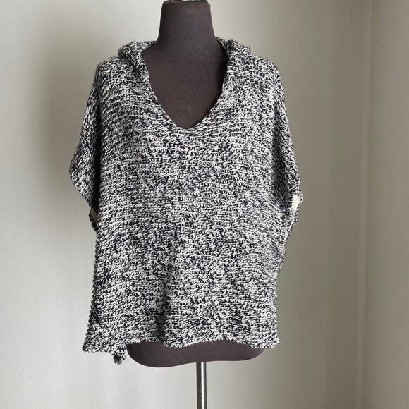 Razzle Dazzle sz M  gray hooded cape boho‎ sweater - Picture 1 of 10